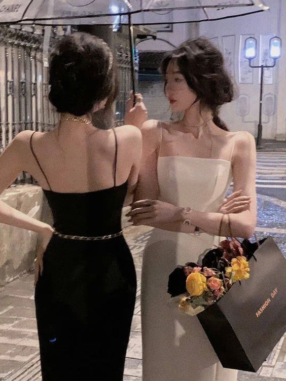 EM GÁI KẾ LÀ MỘT BÌNH HOA NÃO TÀN